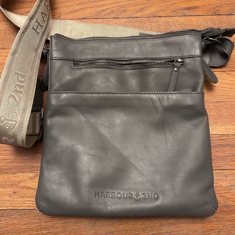 Harbour 2nd Gray Leather Messenger Bag